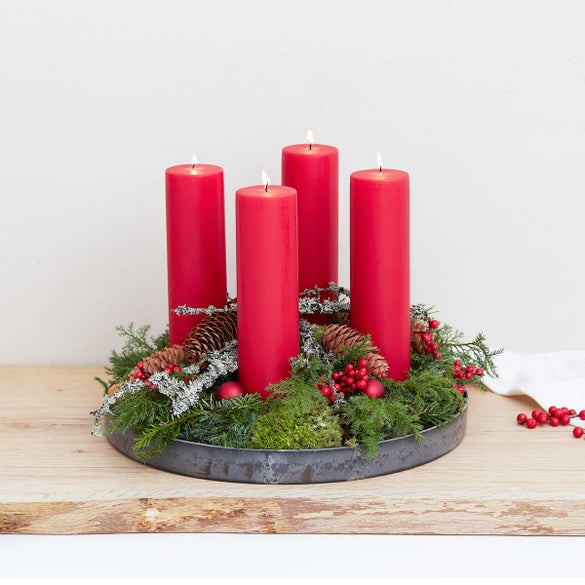 Klassisk adventsdekoration med bloklys